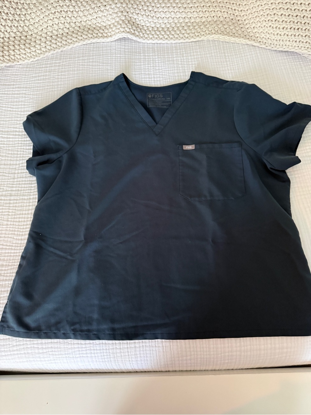 Figs Women's V-Neck Short Sleeve Scrub Top - Navy